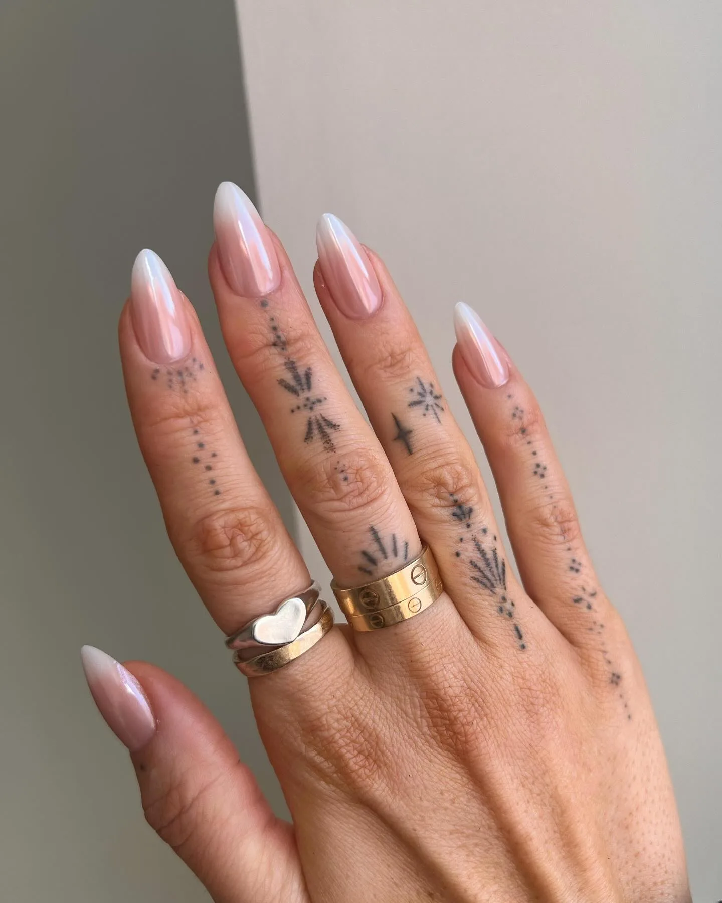 peachy pink almond gradient nails