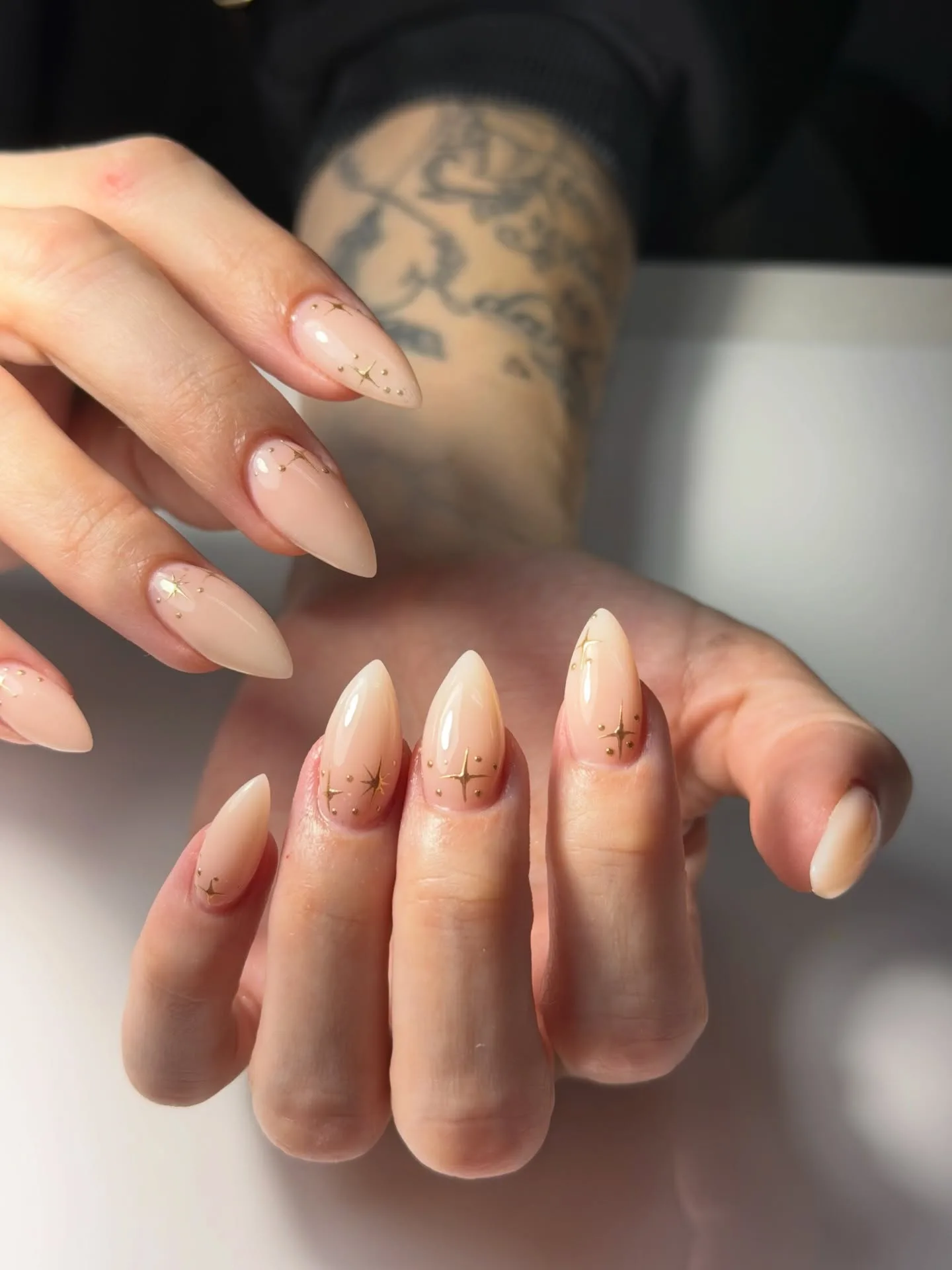 peachy nude almond glazed star nails