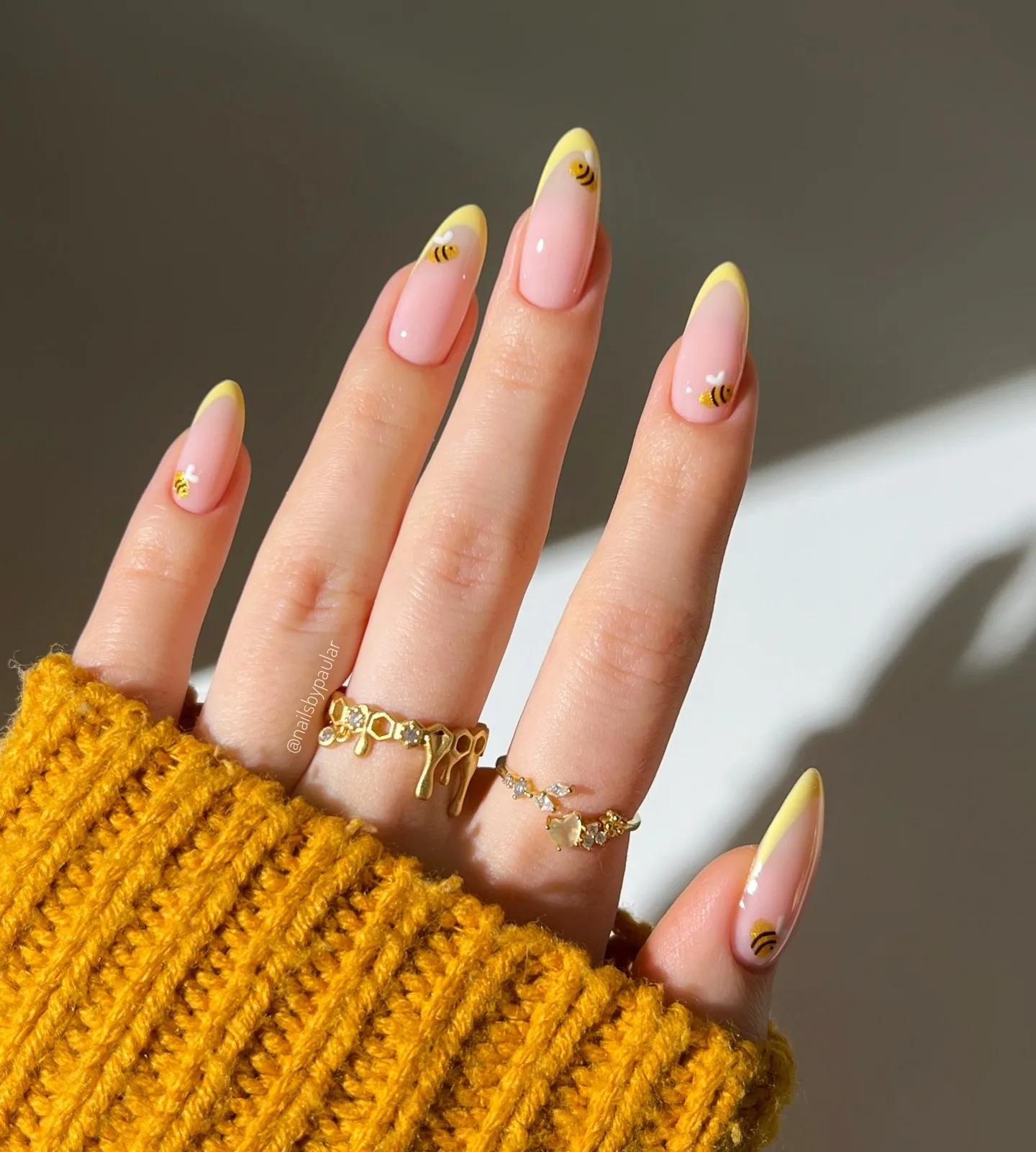 Buzzing Bee French Tips