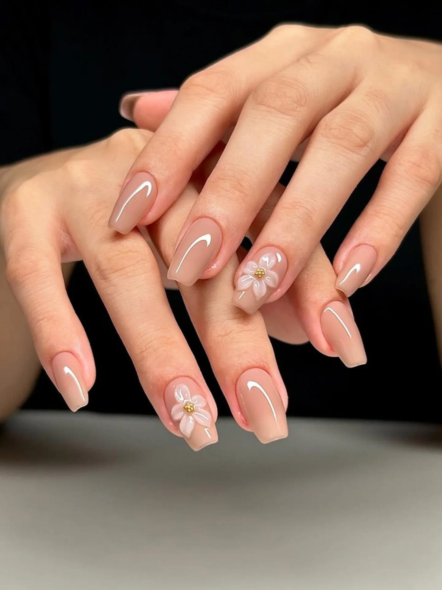 nude coffin daisy floral nails