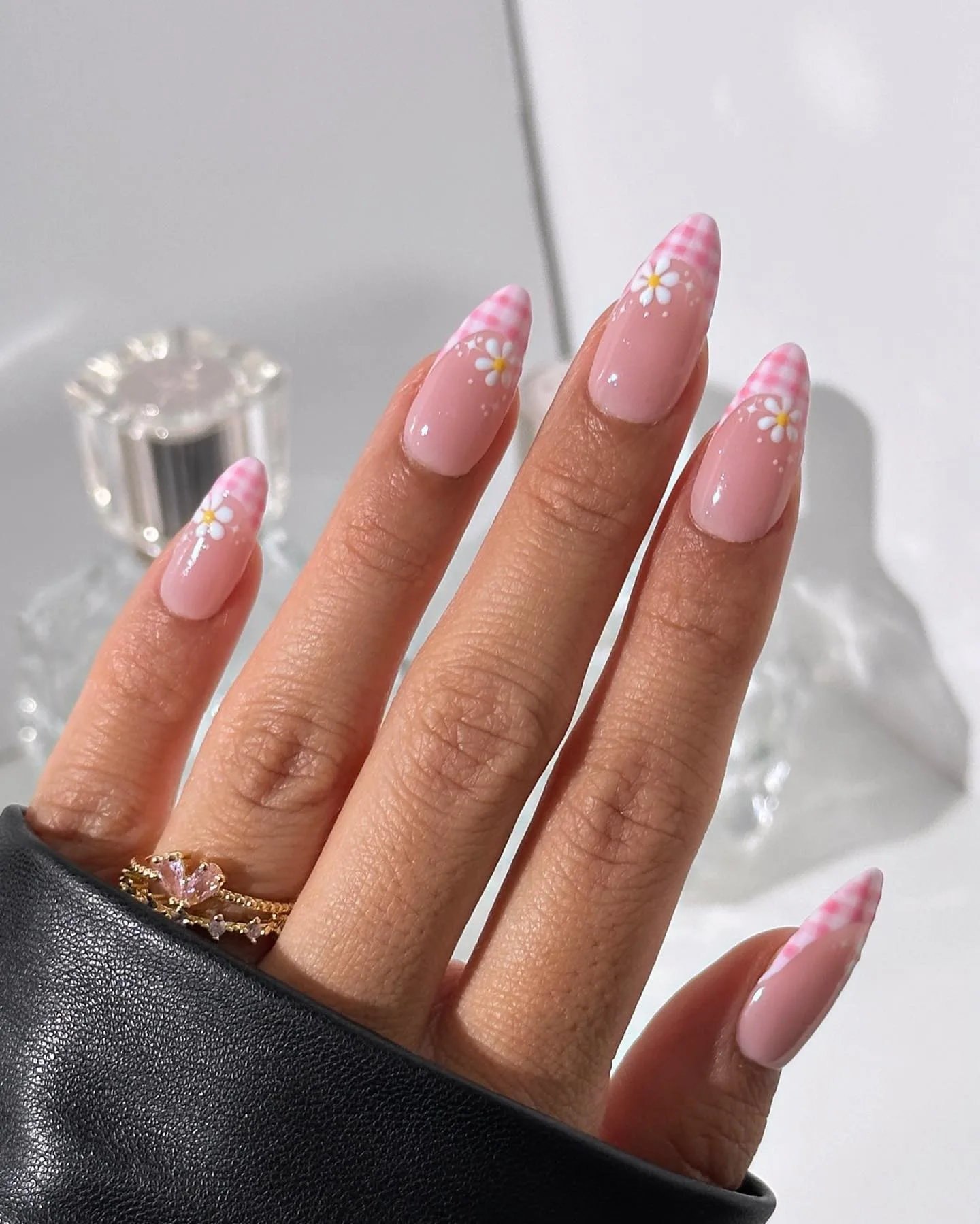 pink almond jelly daisy nails