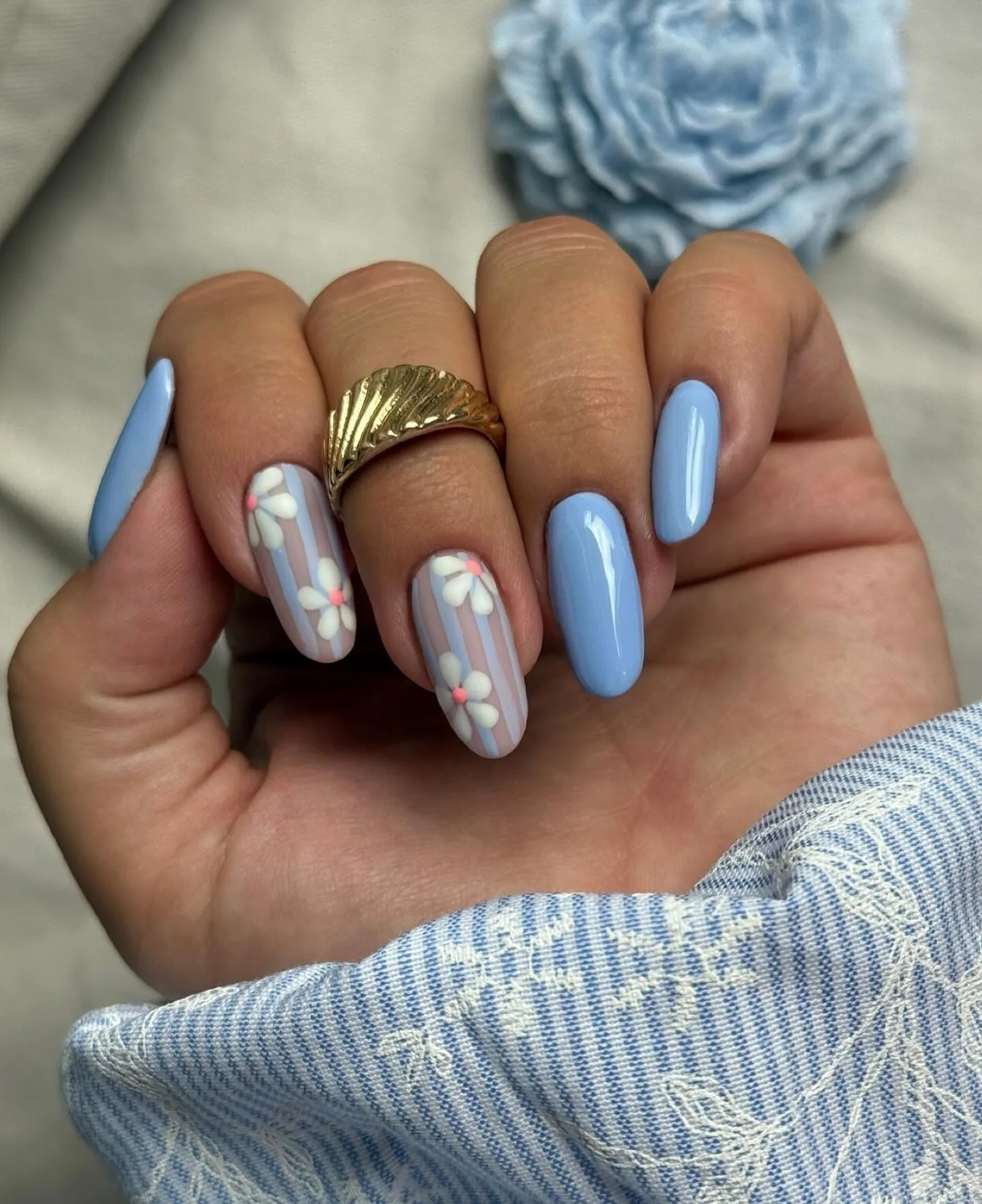 periwinkle coffin daisy floral nails
