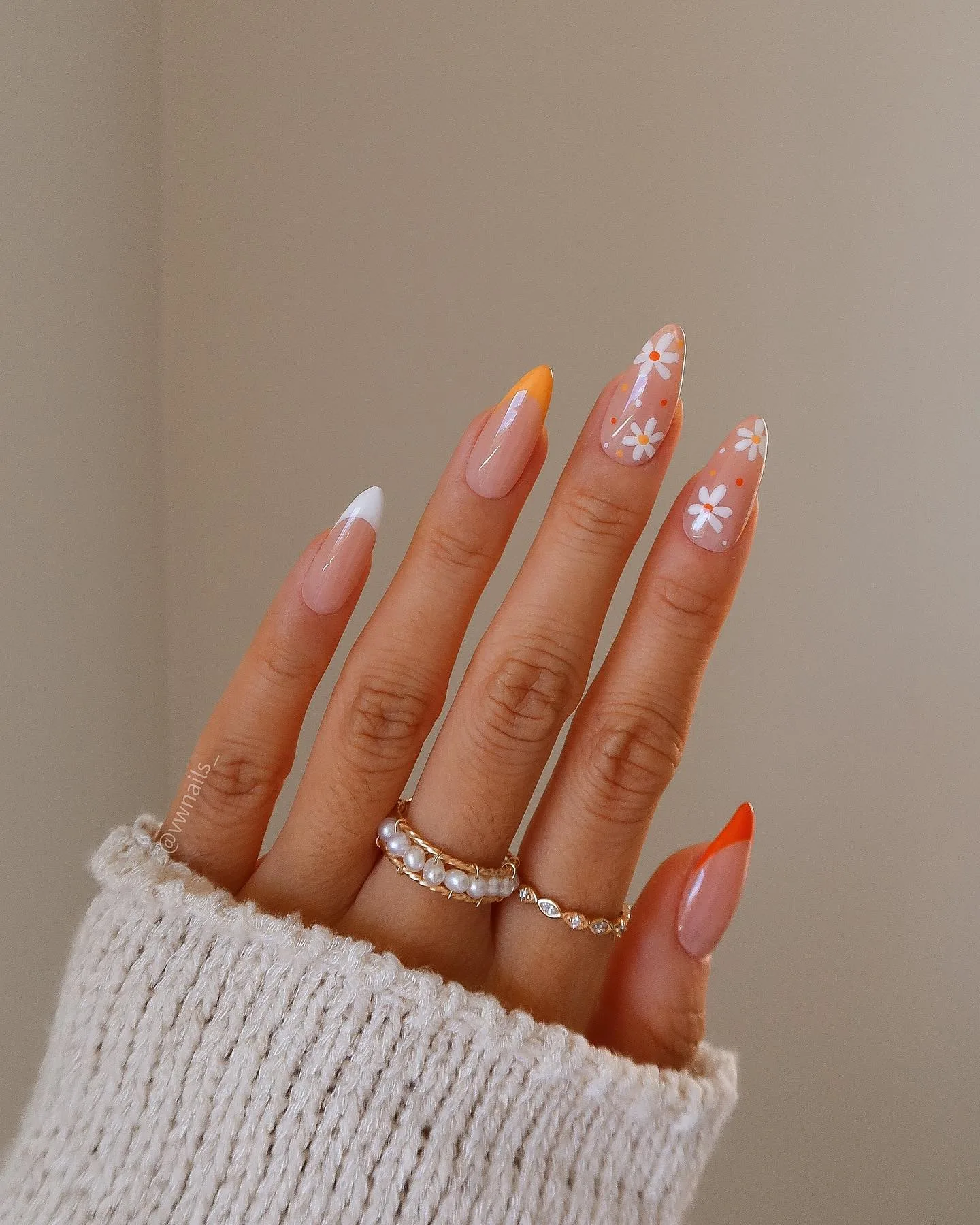 peachy coral coffin daisy nails