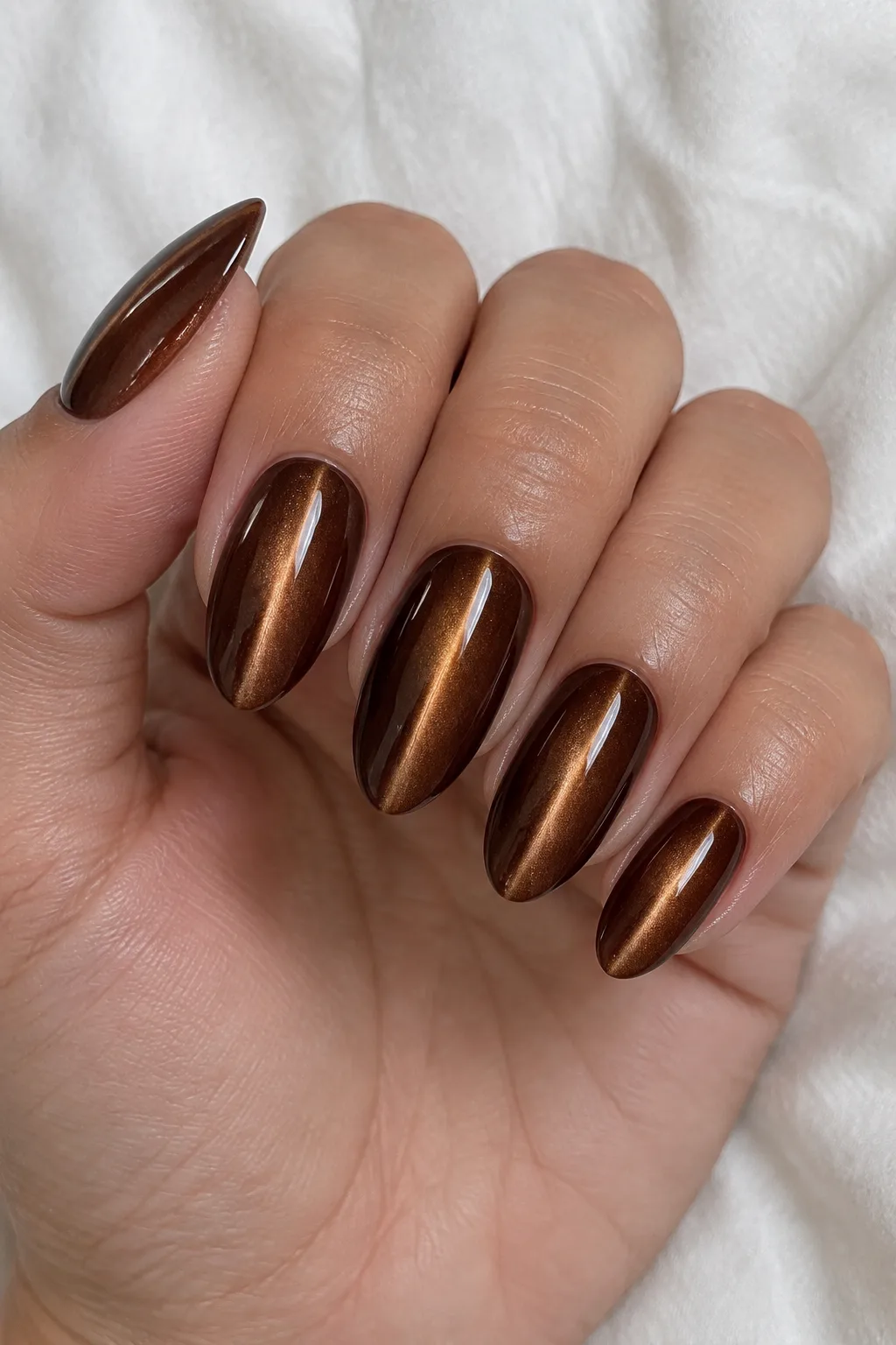Cocoa almond nails with a magnetic cat-eye stripe of shifting light
