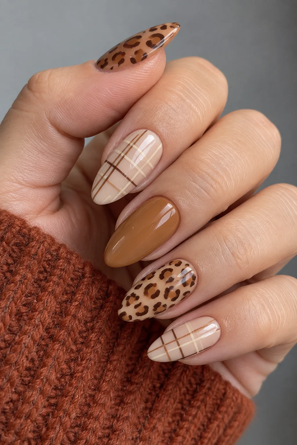 Mixed leopard print and plaid autumn nails in caramel and cream