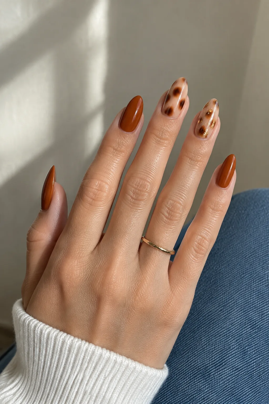 Amber tortoiseshell lipstick-shape nails with bronze flecks, nails to wear with a red dress