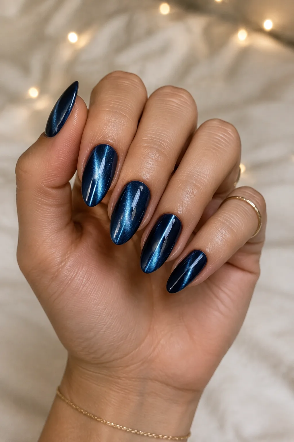 Navy velvet cat-eye nails with a silver shimmer band for winter